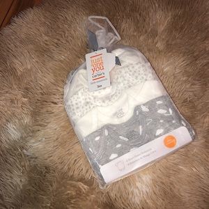 ⚡️NWT 🍼Carter’s onesies🍼